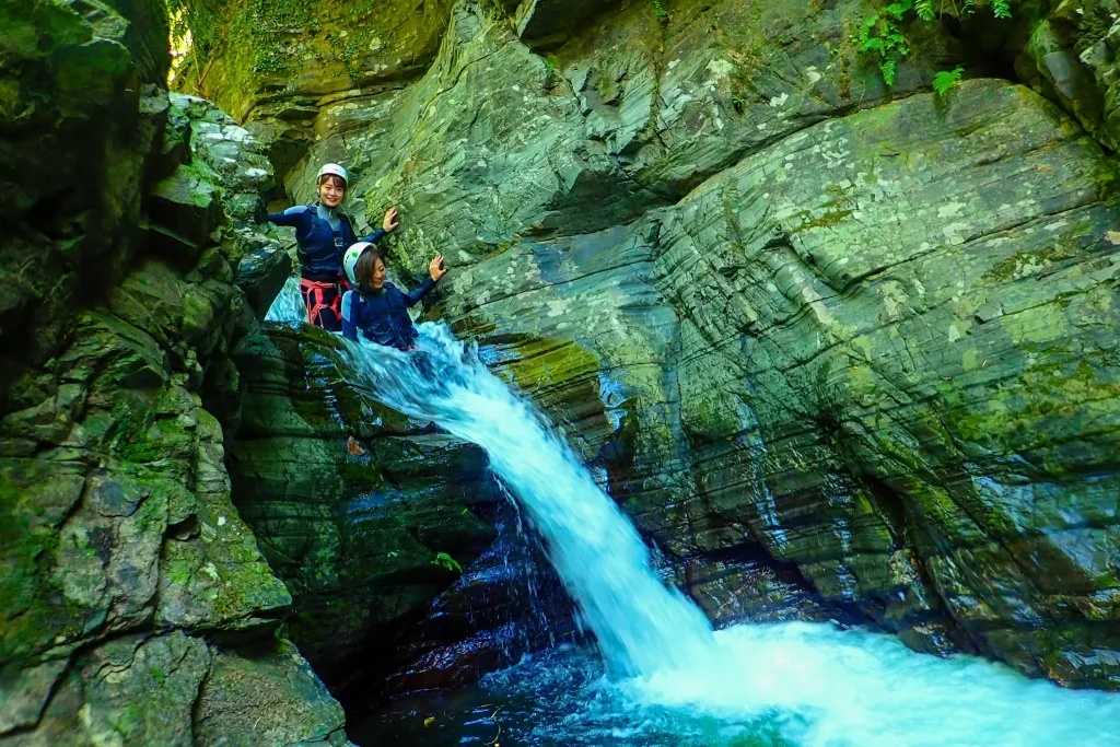 沖縄　やんばる　観光　キャニオニング　渓流