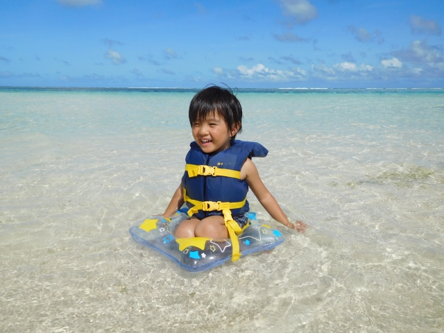 ライフジャケット・浮き輪　沖縄やんばる　アクティビティ