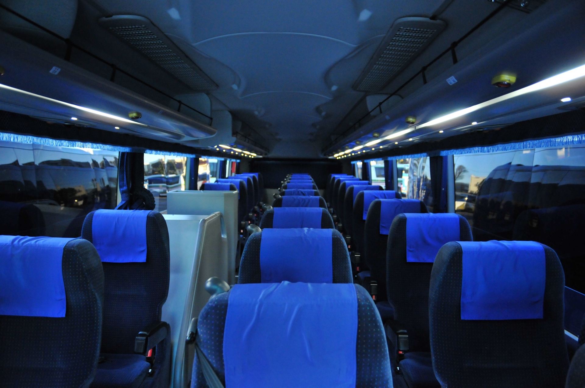観光バス 車内